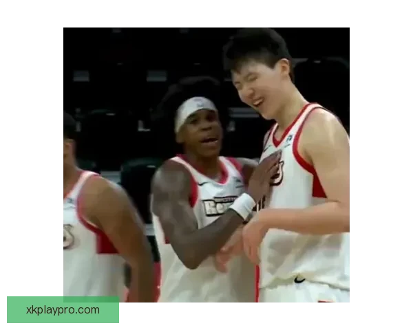 12.6秒逆转制胜杨瀚森含泪微笑拼搏精神感动全场手臂血痕依旧灿烂笑容显英雄气概